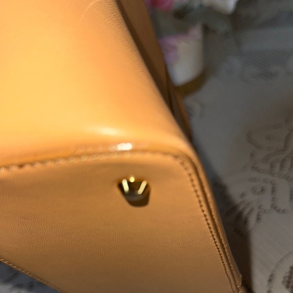 Elegant Tan Handbag - Picture 7 of 13